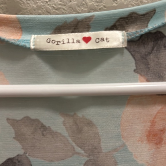 GORILLA CAT Floral Top - Picture 2 of 4